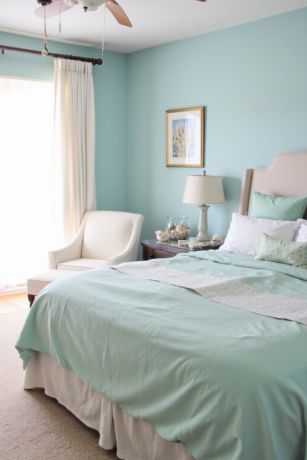 beach house bedroom, coastal cottage bedroom, cozy beach cottage bedroom, coastal bedroom decorating, coastal guest tiwn beds
