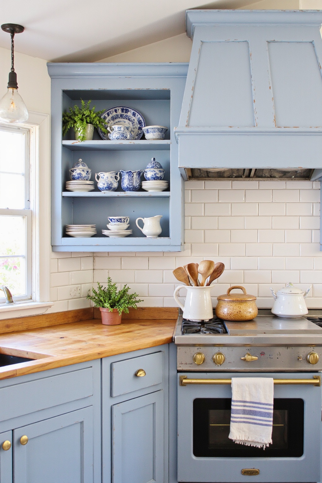 beach cottage kitchens, coastal kitchen decor, modern coastal kitchen, beach kitchen, coastal farmhouse kitchen