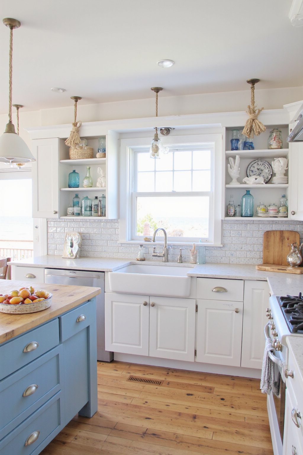 old farmhouse kitchen, cottage kitchen, cozy farmhouse kitchen, rustic farmhouse kitchrn island lights, french farmhouse kitchen