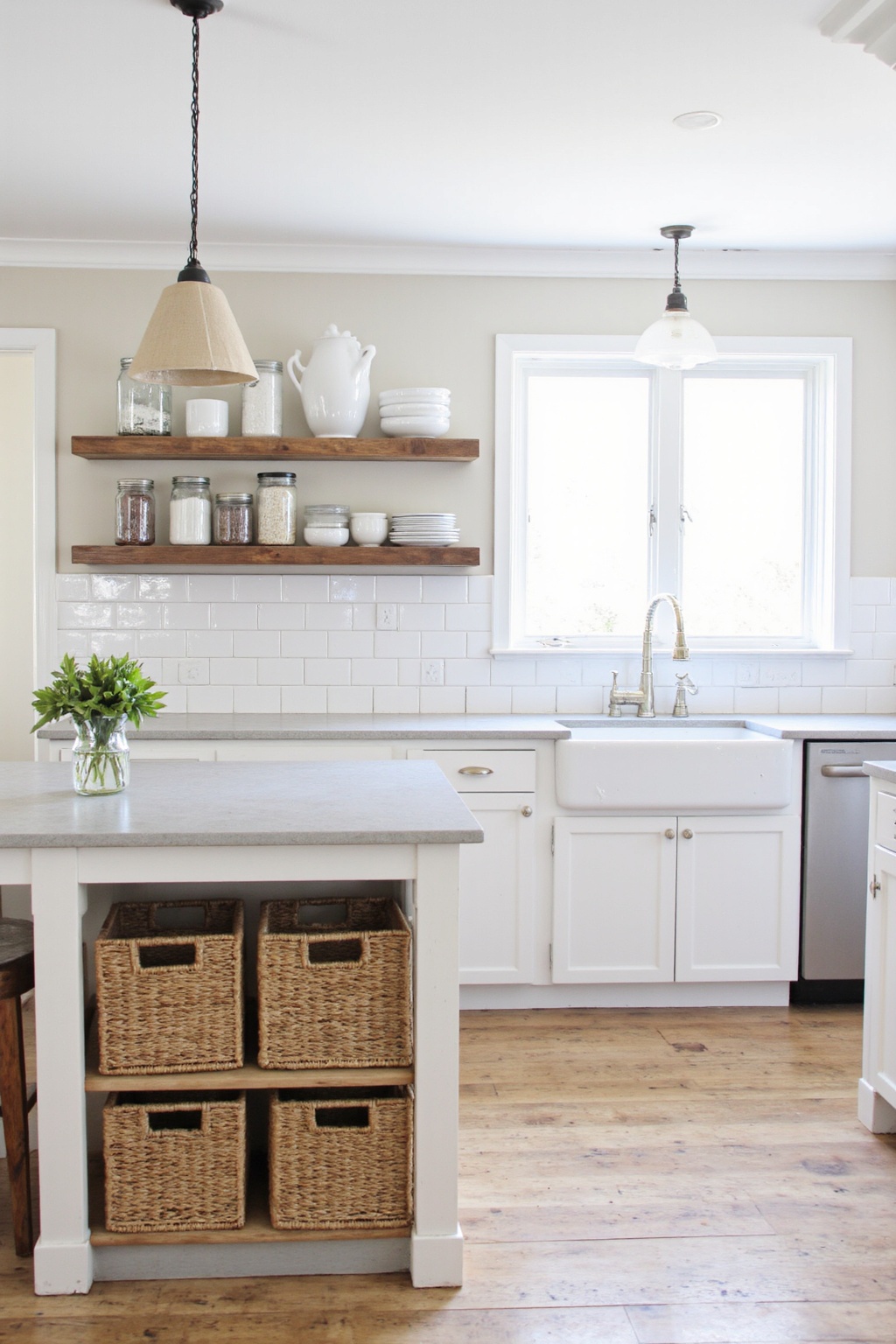 farmhouse kitchen design, farmhouse kitchen inspiration, farm style kitchen, modern farmhouse kitchen renovation, country farmhouse kitchen